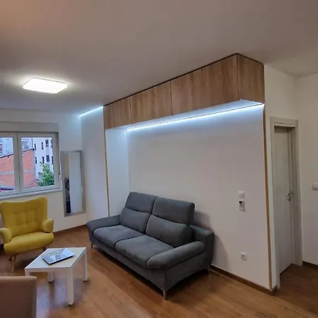 Porodicno-poslovni Udoban Stan