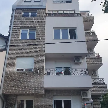 Porodicno-poslovni Udoban Stan *