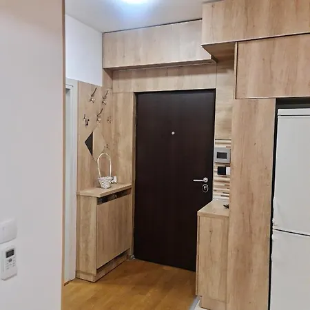 Porodicno-poslovni Udoban Stan