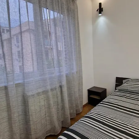 Porodicno-poslovni Udoban Stan *