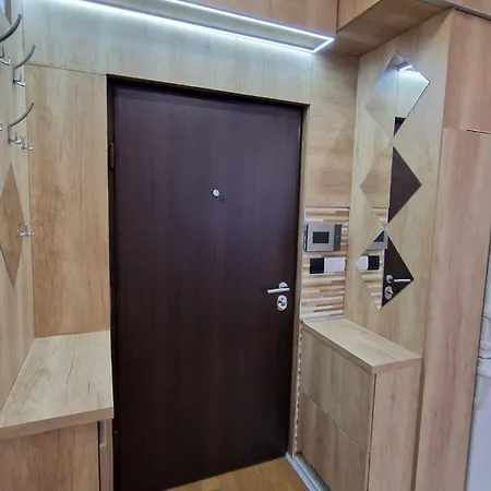 Porodicno-poslovni Udoban Stan Belgrade